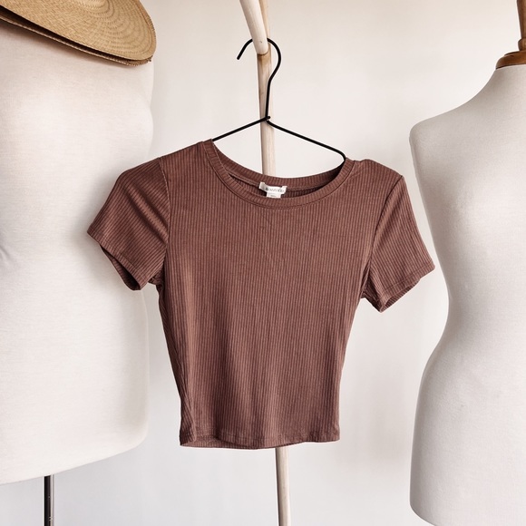 Tops - BROWN RIBBED CROP TEE NWOT